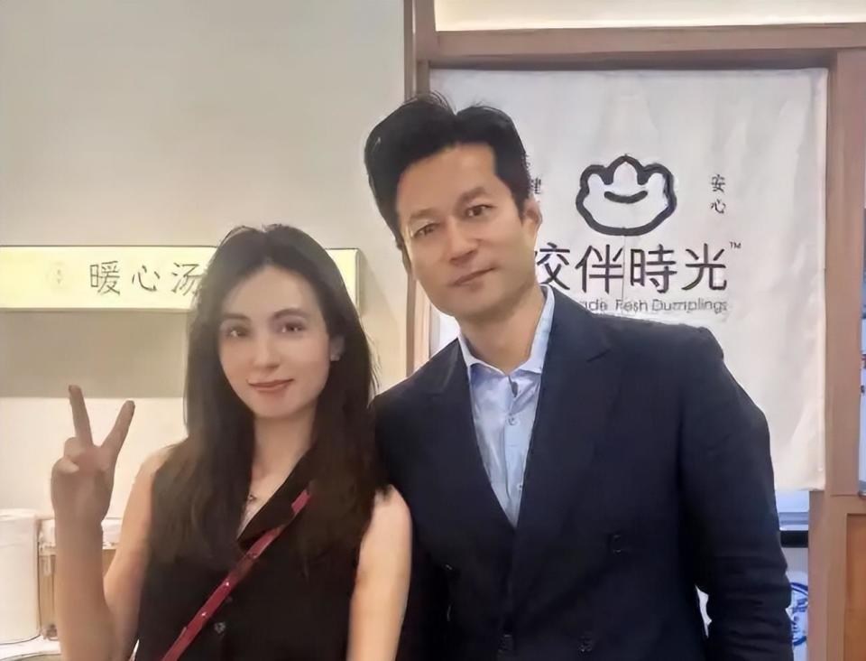 53岁仍未婚，有北京户口却为母亲定居青岛的谭凯，坦言从未后悔！封面图