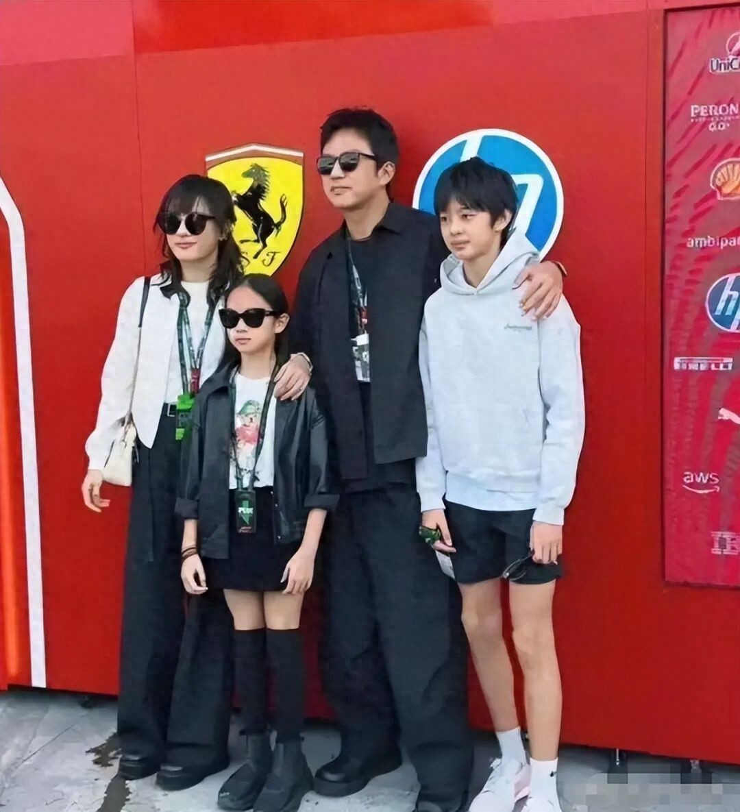 官媒实锤！46岁邓超五封金鸡主持破纪录，5个月移民谣言彻底翻车封面图