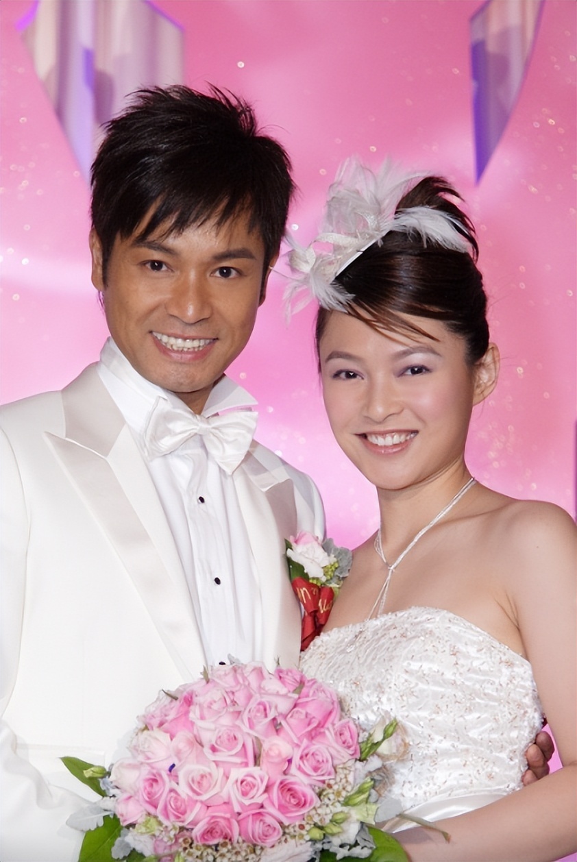 港媒曝郭晋安前妻新恋情！与秃头男约会，她主动挽男方手臂很恩爱封面图